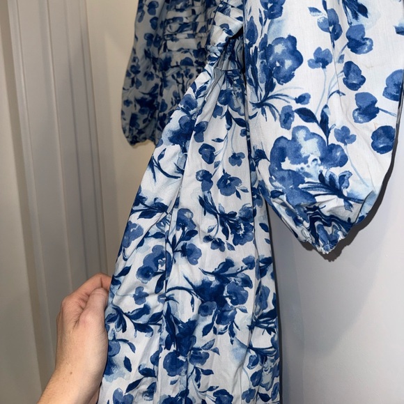 Like-new! A & F Blue Floral Puff-Sleeve Women’s Dress - Picture 4 of 10
